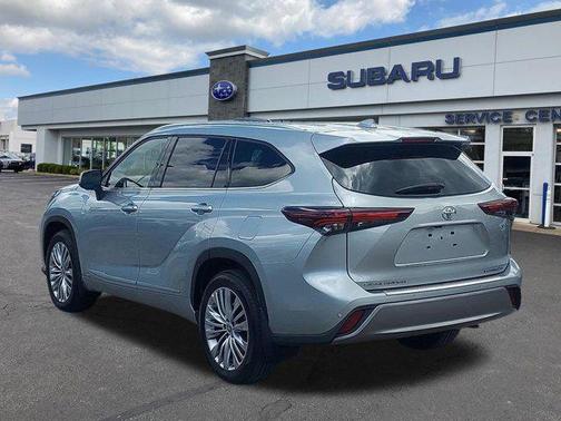 Celestial Silver Metallic 2025 Toyota Highlander Hybrid Platinum