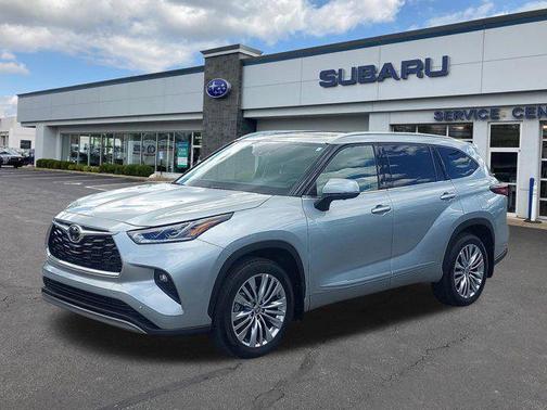Celestial Silver Metallic 2025 Toyota Highlander Hybrid Platinum