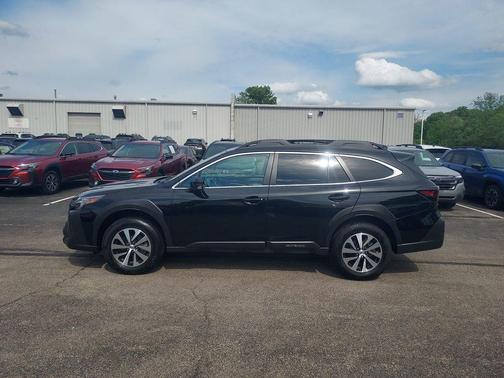 Crystal Black Silica 2025 Subaru Outback Premium