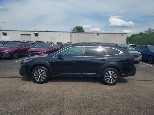 Crystal Black Silica 2025 Subaru Outback Premium