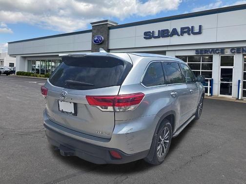 Celestial Silver Metallic 2018 Toyota Highlander XLE