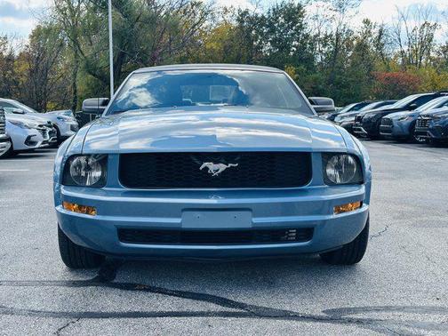 2005 Ford Mustang Deluxe