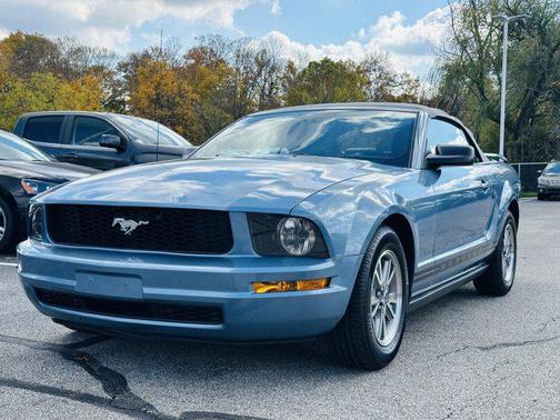 2005 Ford Mustang Deluxe