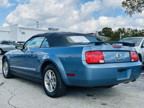 2005 Ford Mustang Deluxe