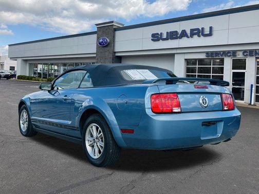 2005 Ford Mustang Deluxe