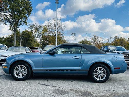2005 Ford Mustang Deluxe