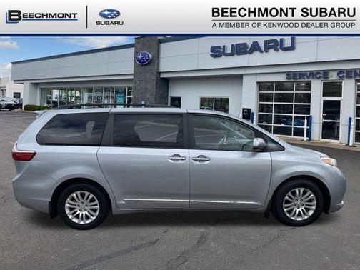 2017 Toyota Sienna XLE