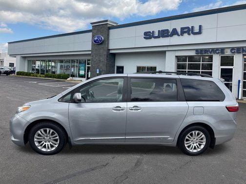 2017 Toyota Sienna XLE