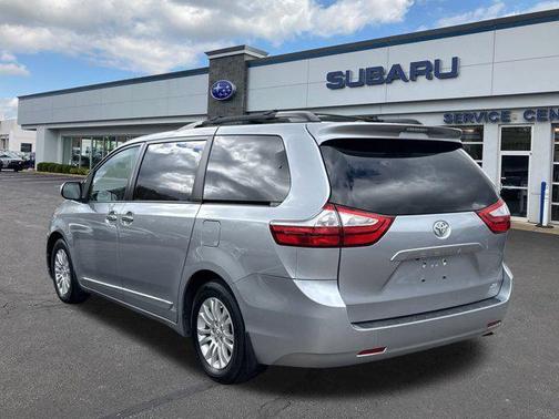 2017 Toyota Sienna XLE