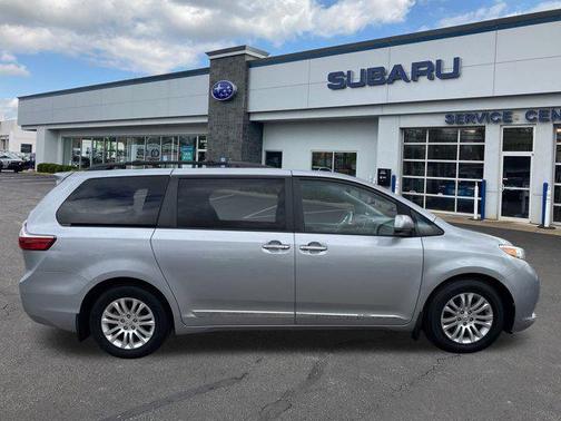 2017 Toyota Sienna XLE