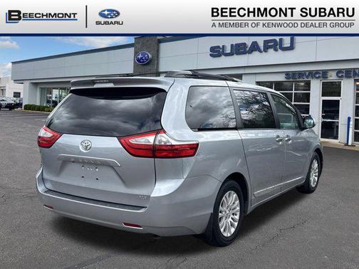 2017 Toyota Sienna XLE
