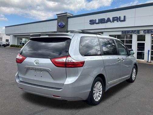 2017 Toyota Sienna XLE