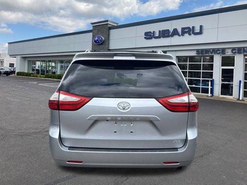 2017 Toyota Sienna XLE