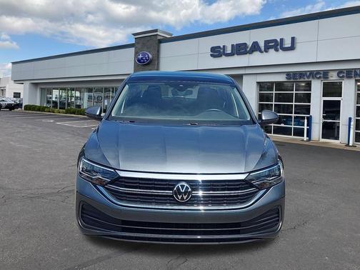 Platinum Gray Metallic 2023 Volkswagen Jetta 1.5T SE
