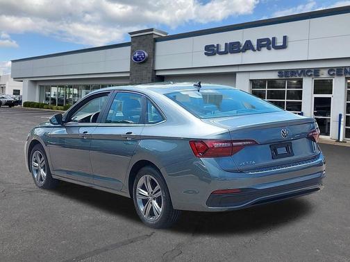 Platinum Gray Metallic 2023 Volkswagen Jetta 1.5T SE