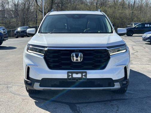 Platinum White Pearl 2023 Honda Pilot AWD Elite