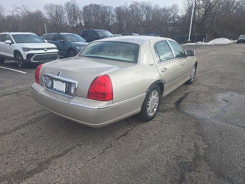 2011 Lincoln Town Car Signature