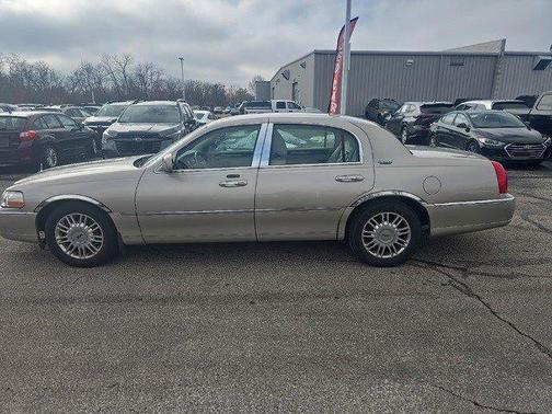 2011 Lincoln Town Car Signature
