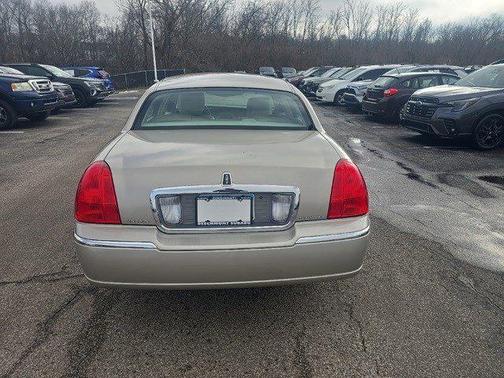2011 Lincoln Town Car Signature