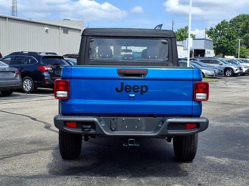 2022 Jeep Gladiator Sport