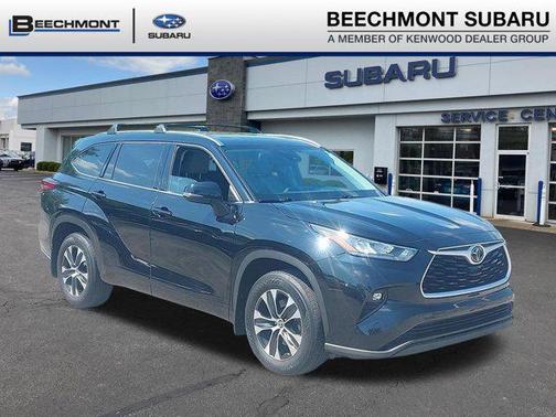 Midnight Black Metallic 2020 Toyota Highlander XLE