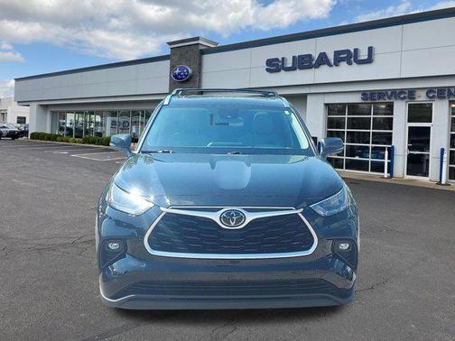Midnight Black Metallic 2020 Toyota Highlander XLE