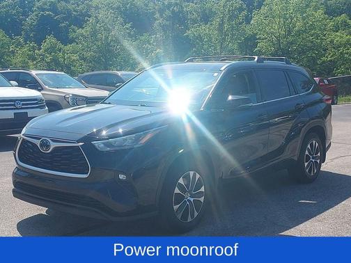 Midnight Black Metallic 2020 Toyota Highlander XLE