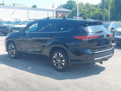 Midnight Black Metallic 2020 Toyota Highlander XLE