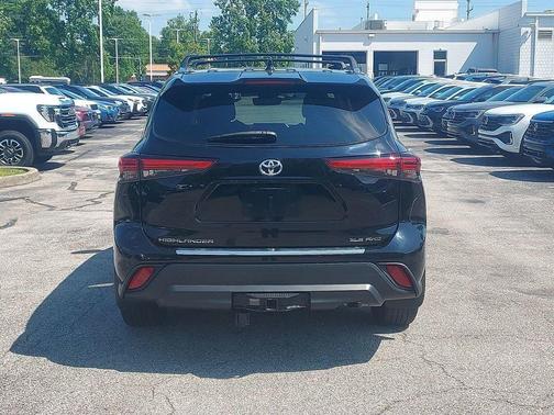 Midnight Black Metallic 2020 Toyota Highlander XLE