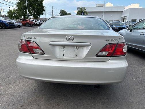 2002 Lexus ES 300 Base