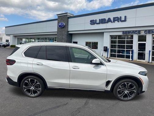 Mineral White Metallic 2024 BMW X5 xDrive40i