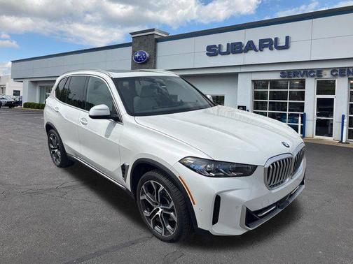 Mineral White Metallic 2024 BMW X5 xDrive40i