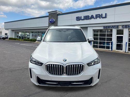 Mineral White Metallic 2024 BMW X5 xDrive40i