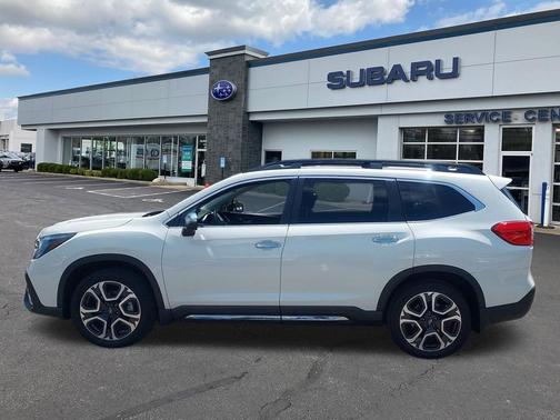 Crystal White Pearl 2023 Subaru Ascent Touring 7-Passenger