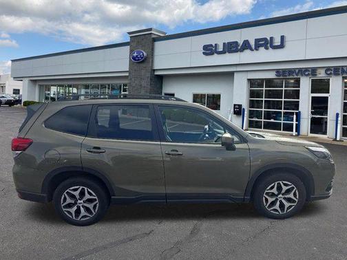 Autumn Green Metallic 2023 Subaru Forester Premium