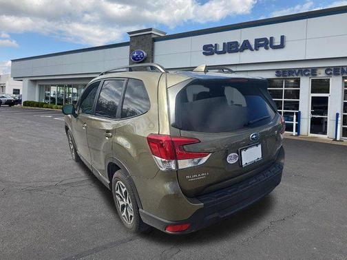 Autumn Green Metallic 2023 Subaru Forester Premium