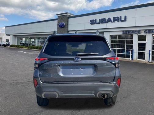 Magnetite Gray Metallic 2025 Subaru Forester Limited