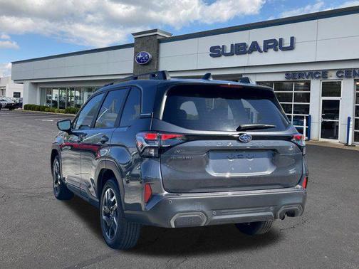 Magnetite Gray Metallic 2025 Subaru Forester Limited