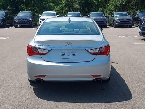 Radiant Silver Metallic 2011 Hyundai SONATA SE