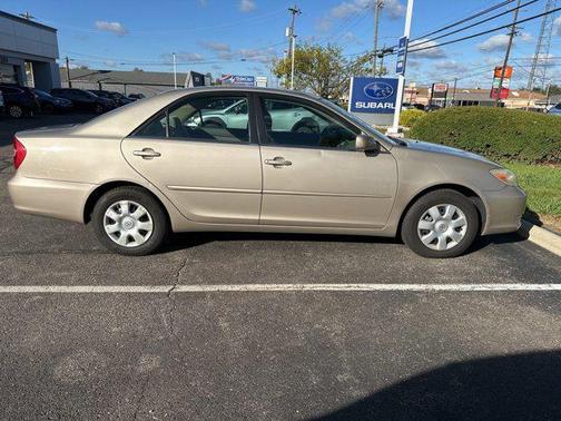 2004 Toyota Camry LE