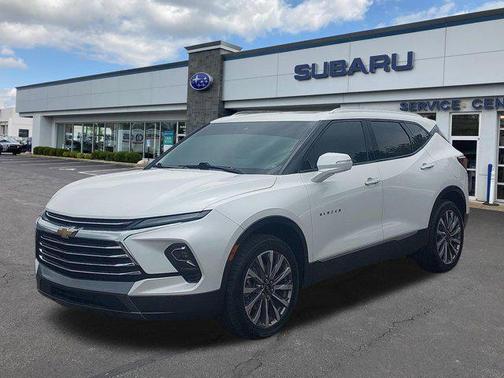 Iridescent Pearl Tricoat 2023 Chevrolet Blazer Premier