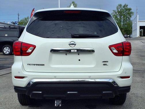 2019 Nissan Pathfinder SL