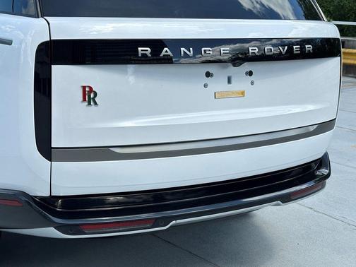 2024 Land Rover Range Rover P530 SE