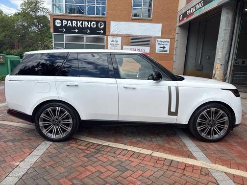 2024 Land Rover Range Rover P530 SE