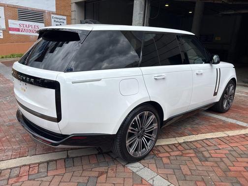 2024 Land Rover Range Rover P530 SE