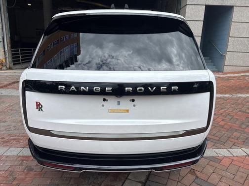2024 Land Rover Range Rover P530 SE