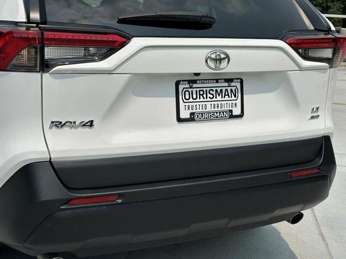 2024 Toyota RAV4 LE