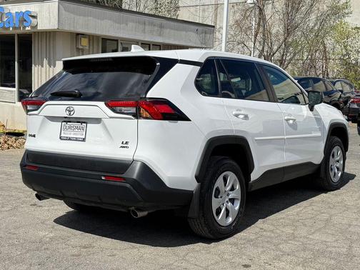 2024 Toyota RAV4 LE