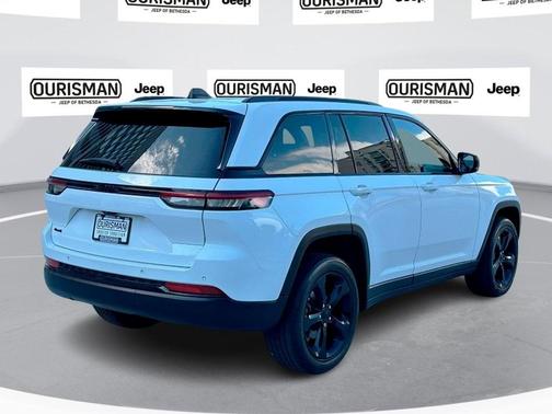 2022 Jeep Grand Cherokee Altitude