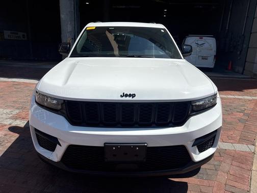 2022 Jeep Grand Cherokee Altitude